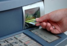 Комиссия при снятии наличных с карты Сбербанка через банкомат в другом регионе